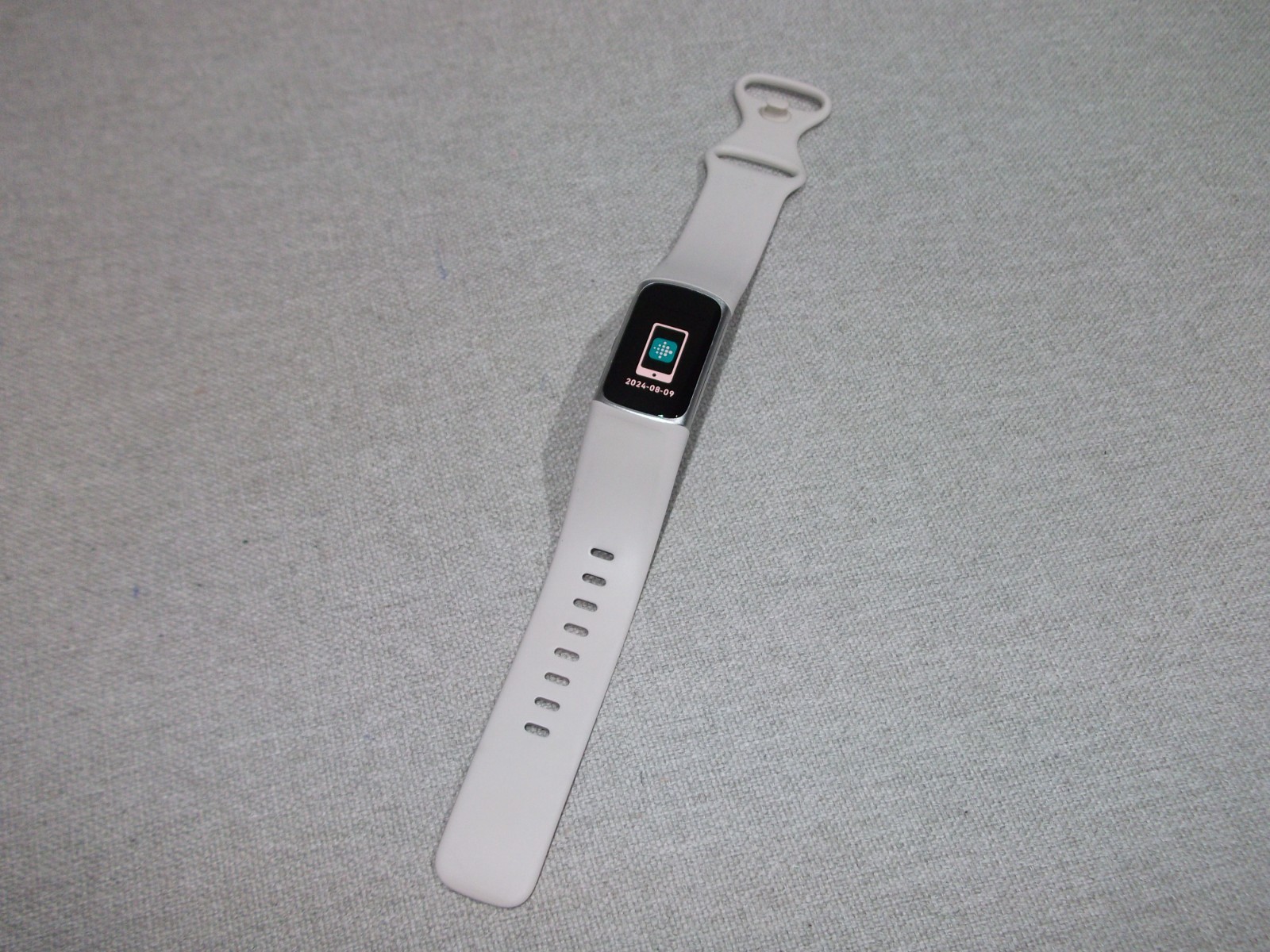 Fitbit Charge 6 Fitness Tracker GPS Heart Rate Porcelain / Silver Aluminium