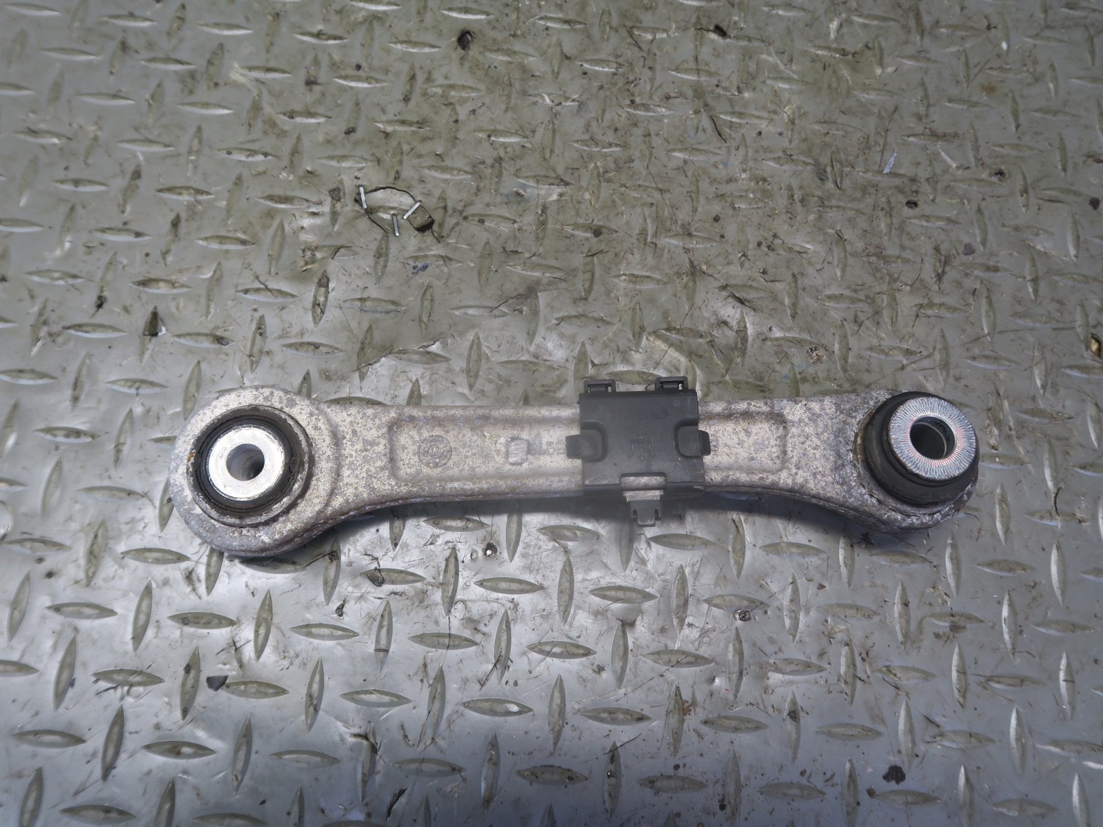 Maserati Quattroporte 2017-2021 Rear Left Upper Control arms Set