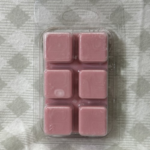 Berry Sweet, Hugs & Kisses, Tuscany Candle Scented Wax Melts - Picture 2 of 2
