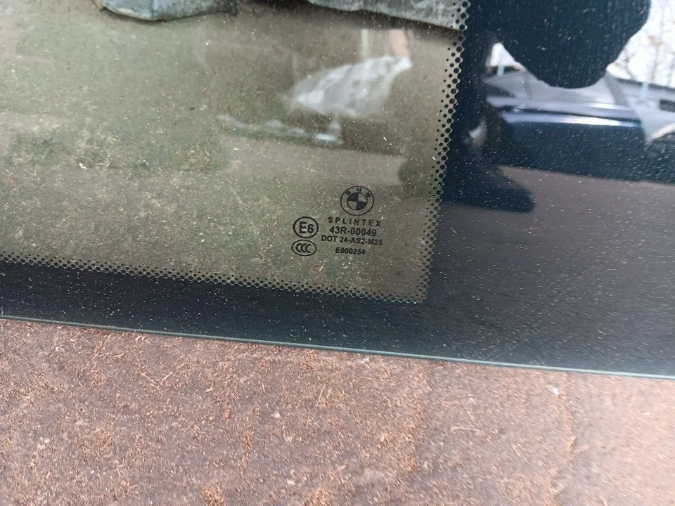 Cuarto de cristal trasero derecho pasajero BMW 2001-2006 E46 OEM  Foto 4 de 4