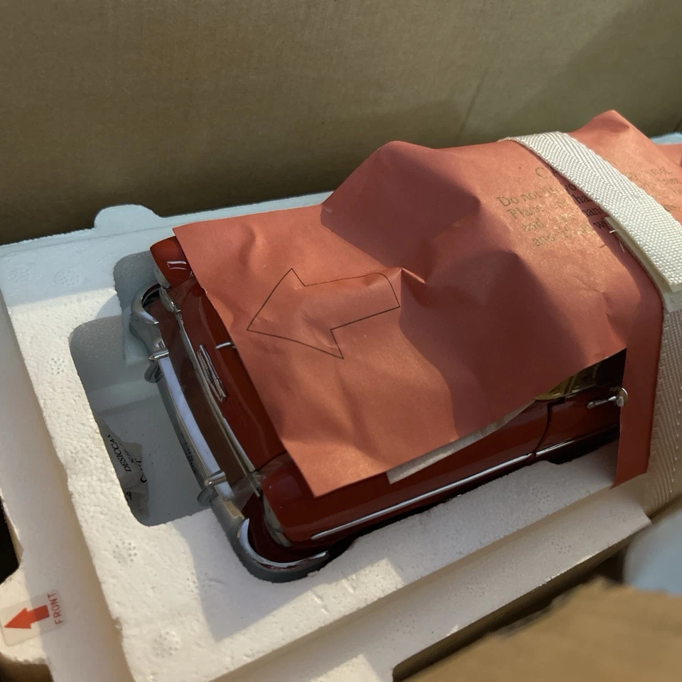 全新带盒 - Danbury Mint 1/16 1955 雪佛兰 BelAir - 带支架 — 第 4/4 张图片