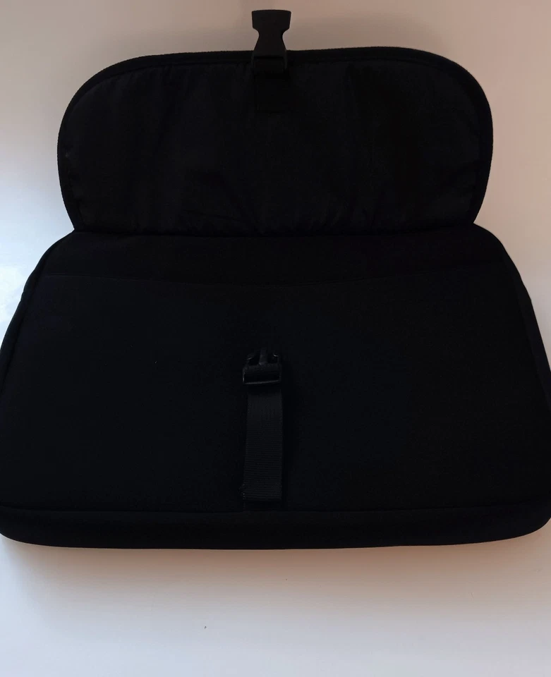Tragus Laptop Bag 17 Inch Laptop Sleeve Or Slipcase Exterior Made If Neoprene - Image 4 of 4