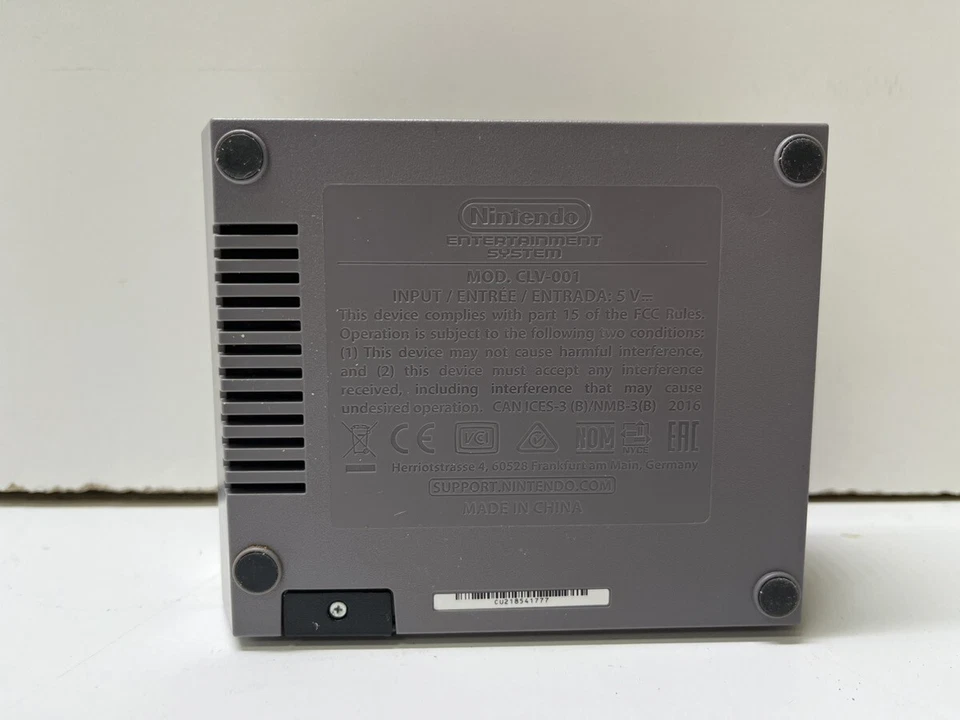 任天堂 CLV-001 - NES 迷你经典版控制台 (P14014888) — 第 4/4 张图片