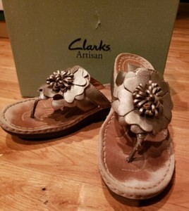 clarks flip flops flower
