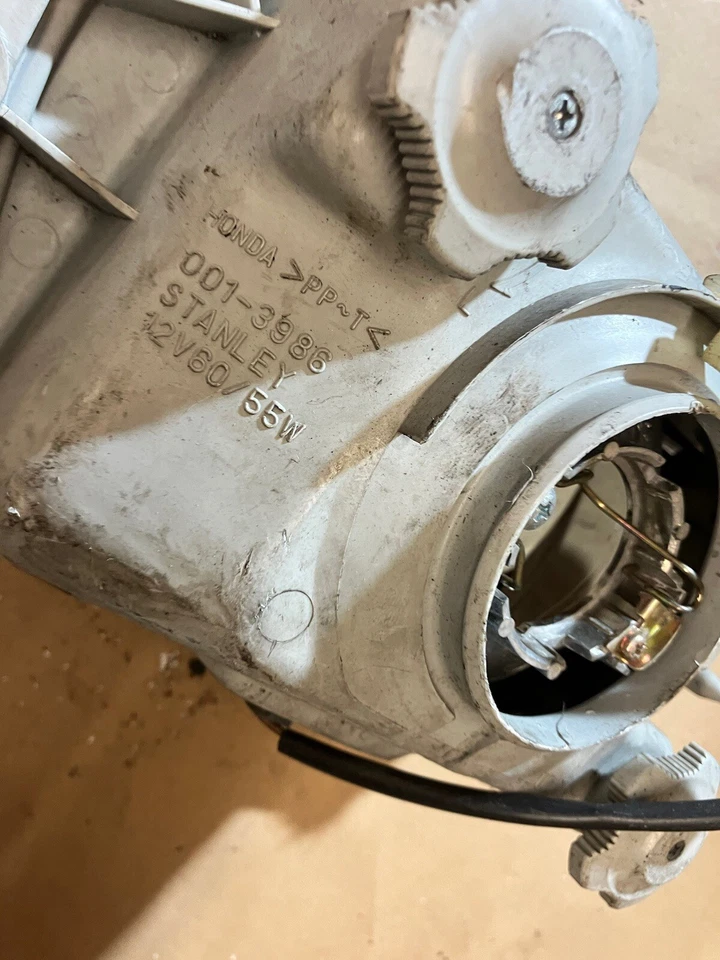 Farol dianteiro Honda CBR600 F3 1995-1998 - Imagem 3 de 4