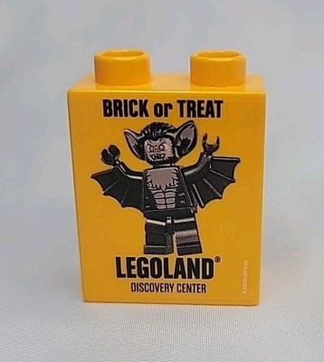 LEGO DUPLO 1x2x2 2014 Brick or Treat Discovery Center Promo Brick Yellow Man Bat