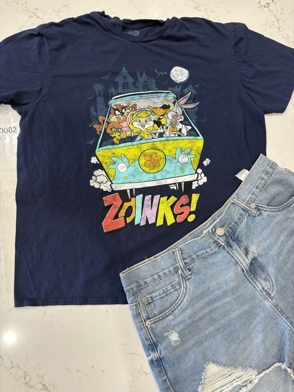 Warner Brothers 100 XL Scooby Doo Looney Tunes Zoinks! Mystery Machine Shirt