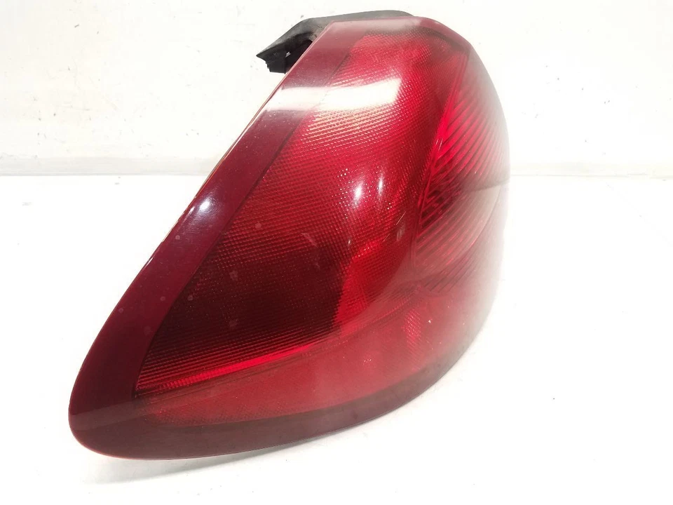 Luz trasera izquierda para conductores Ford Taurus (sedán) 2000-02 - cuarto de montaje Foto 4 de 4