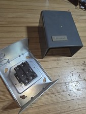 Honeywell R8222U1006 General Purpose Relay Euth Case Housing NEW 24v Coil