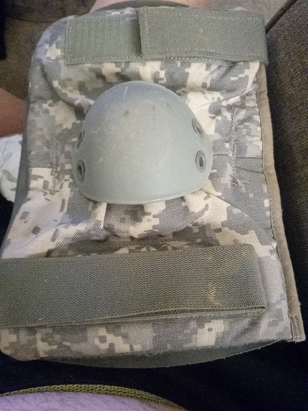 ONE PAIR US Military Elbow Pads ACU Digital Camo Medium Good Condition