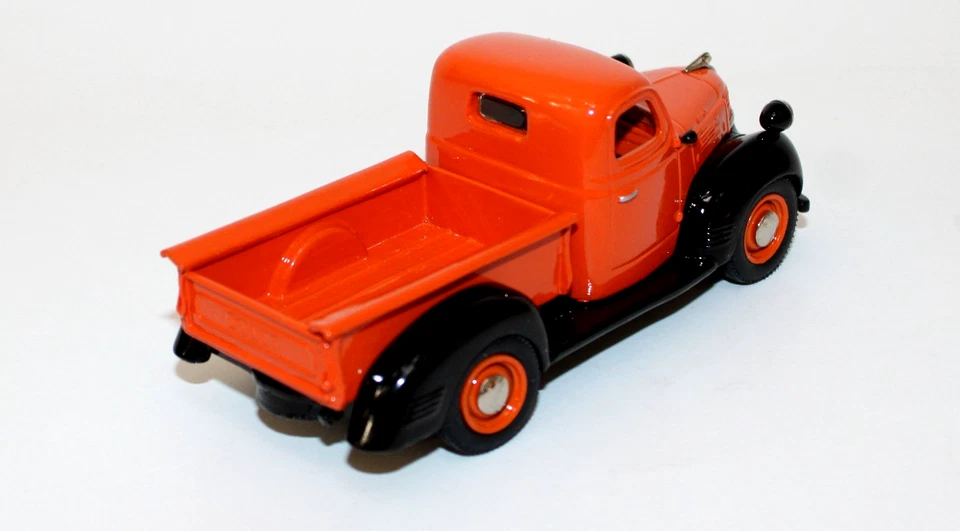 Dodge WC Express 1946 camioneta Conquest Light Duty 1:43 naranja sin usar, en caja metal blanco Foto 4 de 4