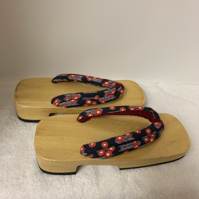 Japanese Geta  Wooden Sandals Size Small 5/6