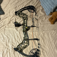 Bear Archery Legit Youth Right-Hand Bow Hunting Compound Bow 70lb Camo/Black