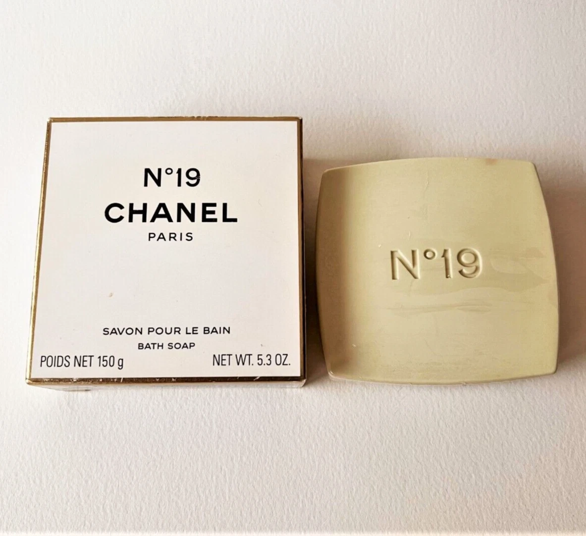 CHANEL No 19 Savon Pour Le Bain / Bath Soap (150 g / 5.3 oz)