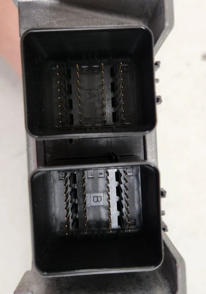 2011 DODGE RAM 2500 3500 OCCUPANT RESTRAINT MODULE GENUINE MOPAR OEM 56054038AE - Image 2 of 4