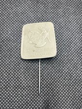ORIGINAL WWII WW2 GERMAN MOTHER & CHILD FAMILY DONATION BAKELITE STICK PIN
