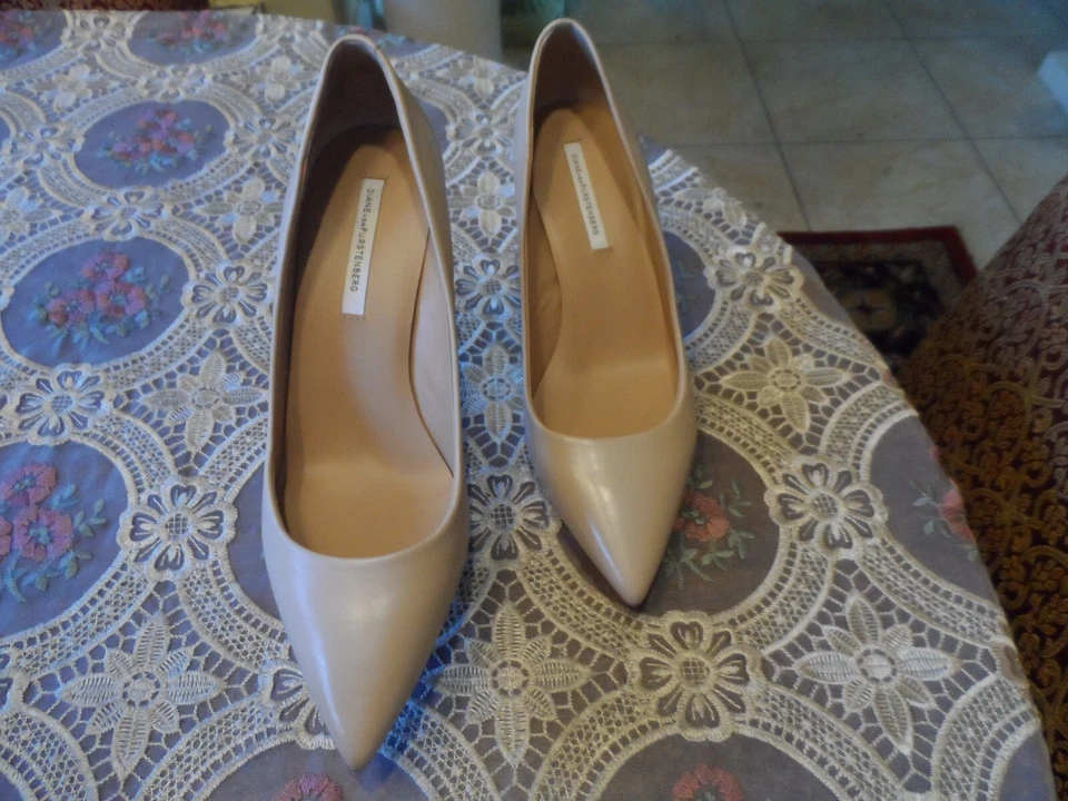 Diane Von Furstenbeg Nude Beige Napa Leather Pumps Size 10M - Image 4 of 4