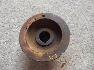 Farmall Super M SM IH tractor engine motor crankshaft crank belt drive pulley