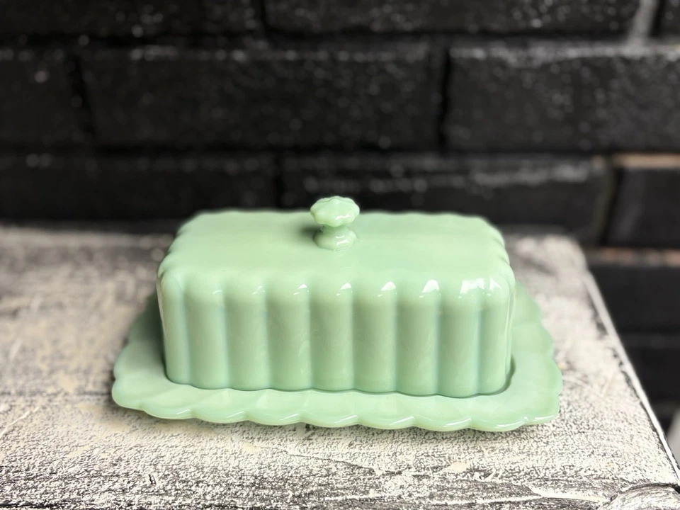 Prato de manteiga The Pioneer Woman Timeless Beauty verde jade vidro leitoso coberto - Imagem 4 de 4