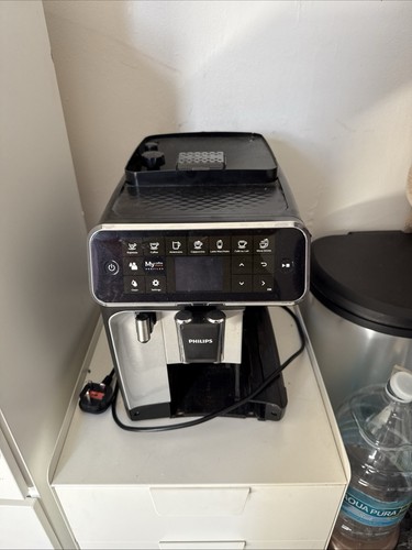 Philips LatteGo 4300 Series Black Espresso Machine with Milk Frother - Picture 4 of 5