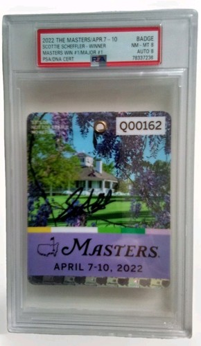 SCOTTIE SCHEFFLER *AUTO BADGE* MASTERS 1ST WIN!1ST MAJOR! PSA/DNA CERT PSA 8/8