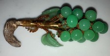 Vintage Bunch Jade Or Jadeite Grapes With Leaves