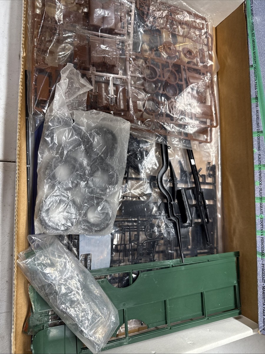 Vintage Heller 1/24 Autobus TN6 C2 Plastic Model Kit #80789 Made