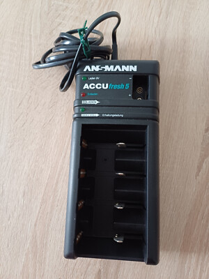 Accu-Universalladegerät 9V für 1-4 NiCd/NiMH-Akkus/Rundzellen ect., gebraucht