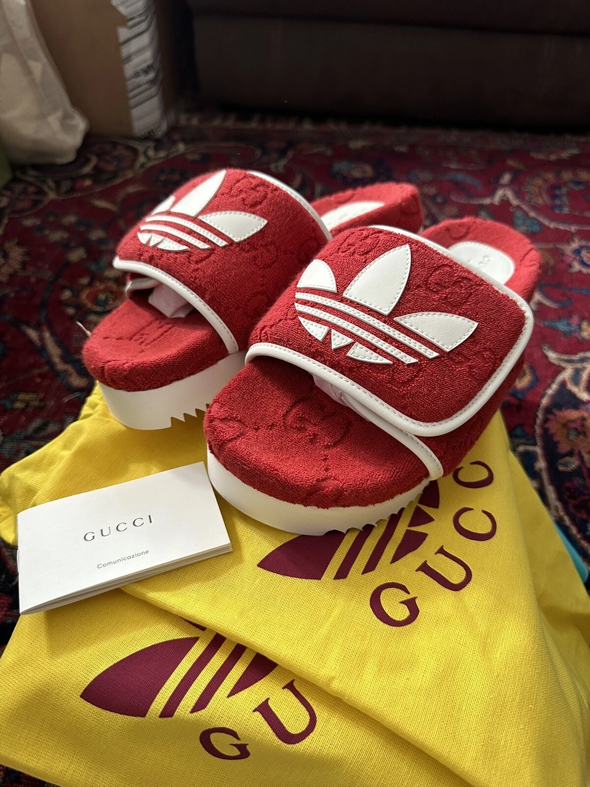 Sandali da uomo rossi Adidas x Gucci taglia 10G esauriti!