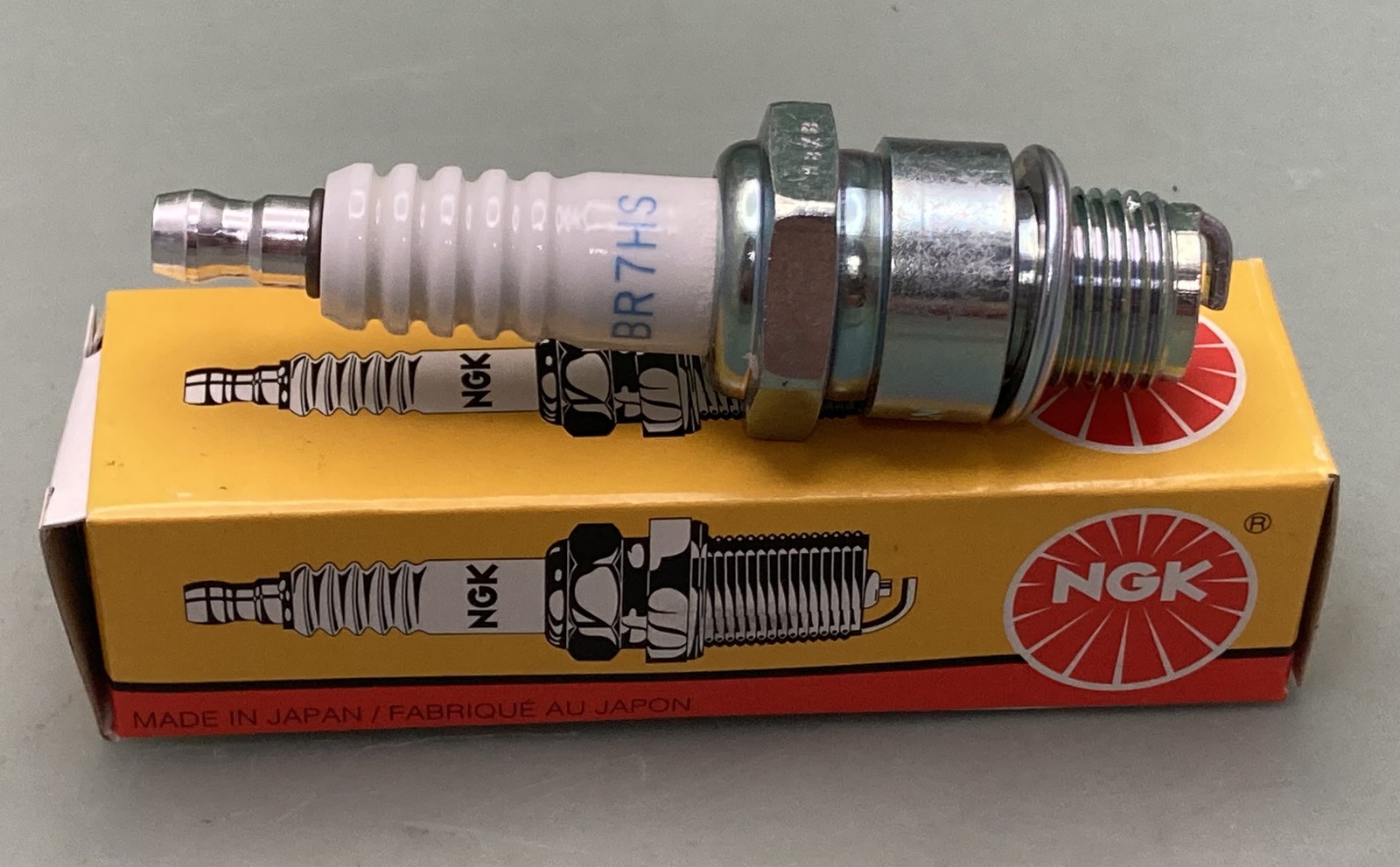 Qty 2 New Genuine NGK 4122 Spark Plug BR7HS