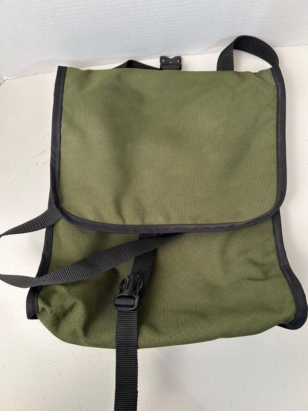 HANDMADE IN THE USA - NORTH ST BAGS - GLADSTONE GROCERY PANNIER. UNUSED. Olive