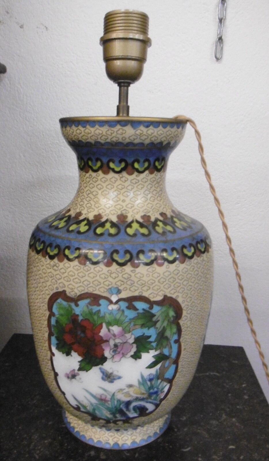 PIE DE LÁMPARA CHINA COMPARTIMENTADO DECORACIÓN PEONÍAS Y PAISAJE TONOS...