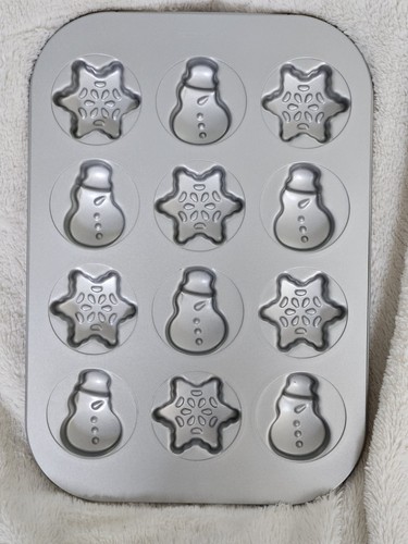 Pampered Chef Winter Snowman & Snowflake Cake Pan - Item# 100022 - Pre-Owned - Picture 1 of 2