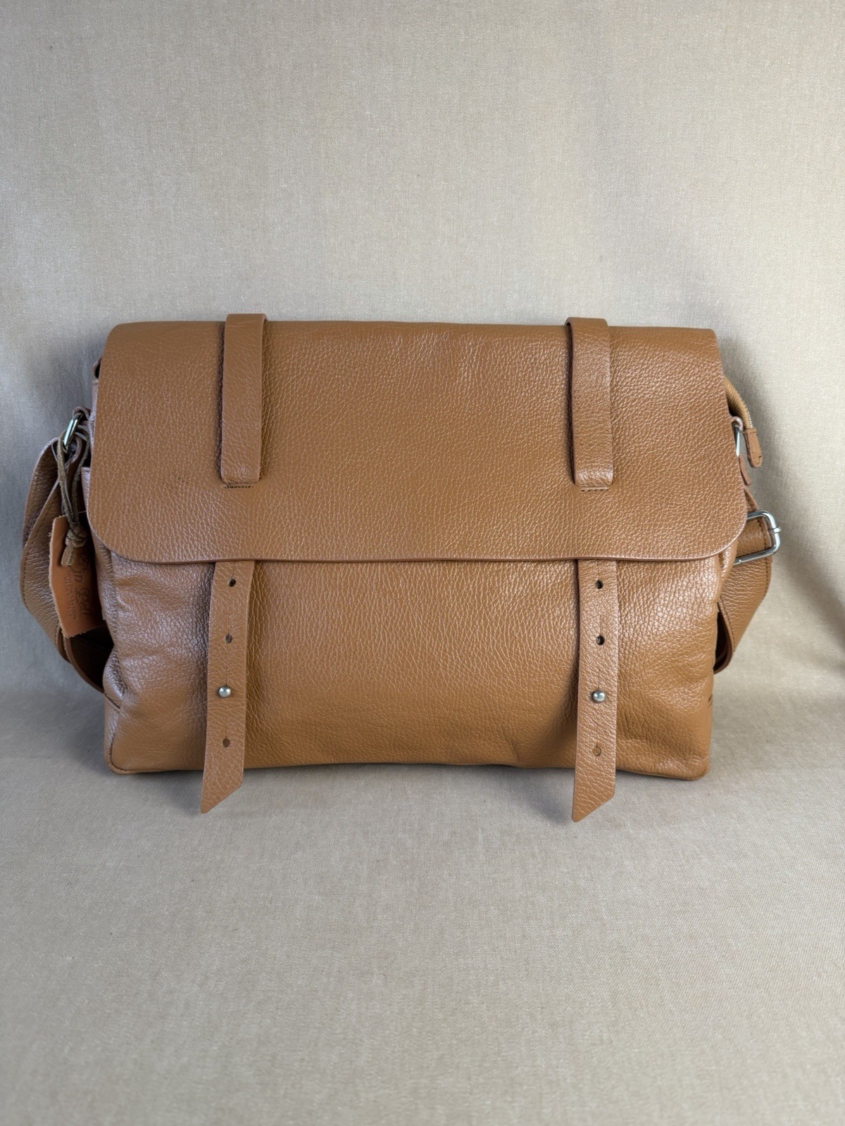PELL ITALY LEATHER MESSENGER BAG Unisex Camel Color With Adjustable Strap