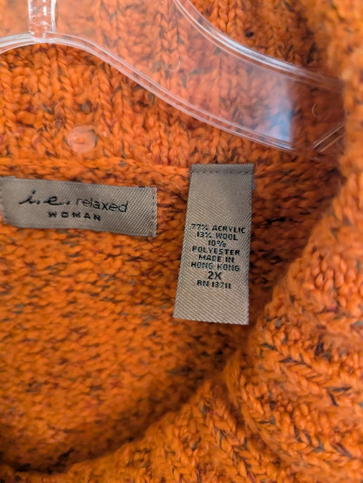 I.E. Suéter cárdigan naranja relajado. Talla 2X. Mezcla de lana acrílica. Botón delantero Foto 2 de 4