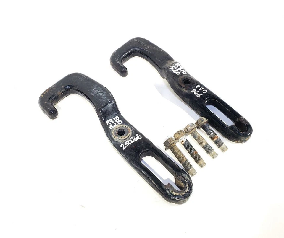 Nissan Titan XD 2017 OEM par de ganchos de remolque delanteros  Foto 3 de 4