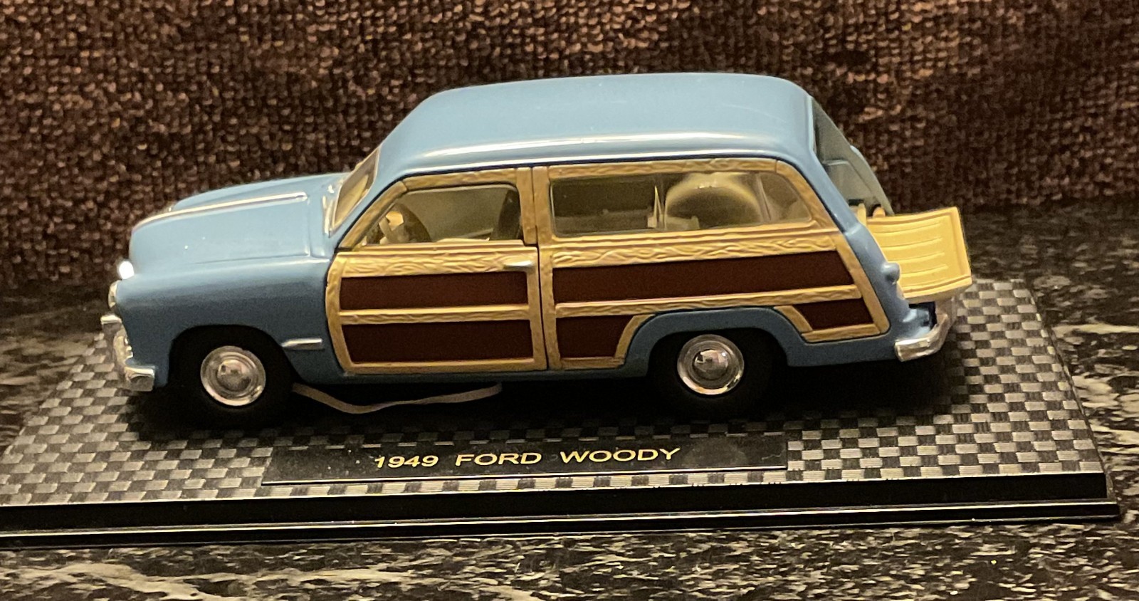 1949 Ford Woody Wagon Diecast Model &ndash; Road Champs - 1:32 Scale