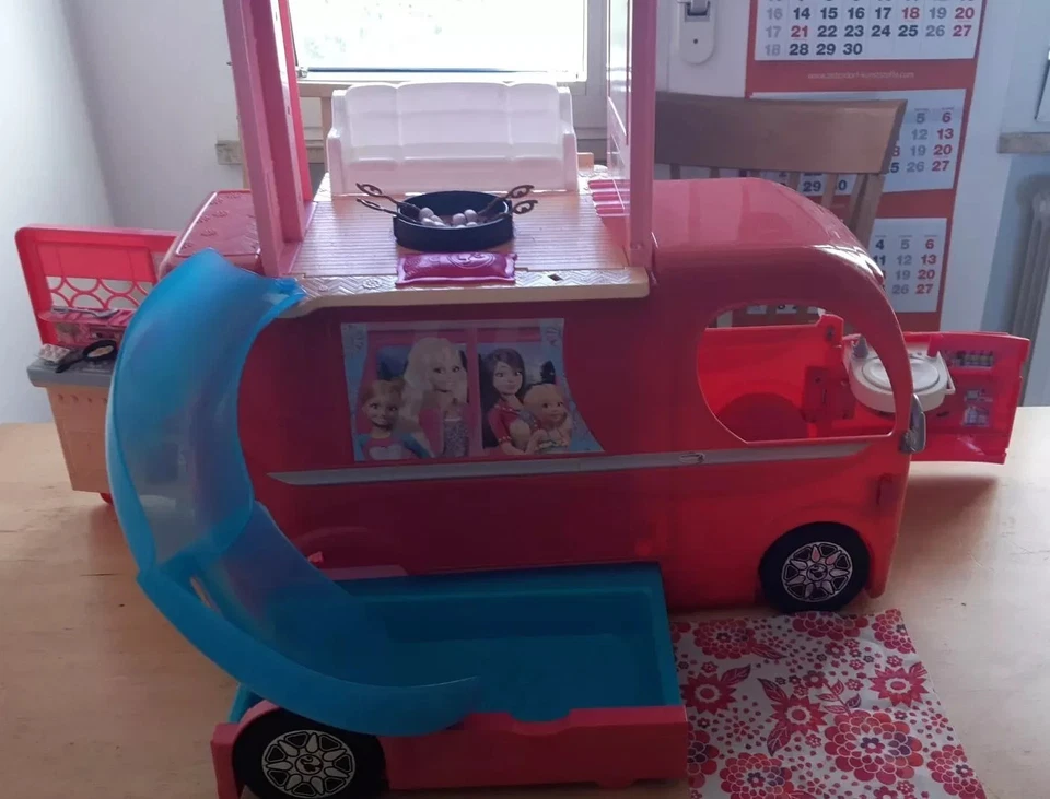 BARBIE MATTEL POP UP CAMPER CAMPING SCIVOLO D'ACQUA CON SCATOLA MOLTI ACCESSORI - Imagen 3 de 4