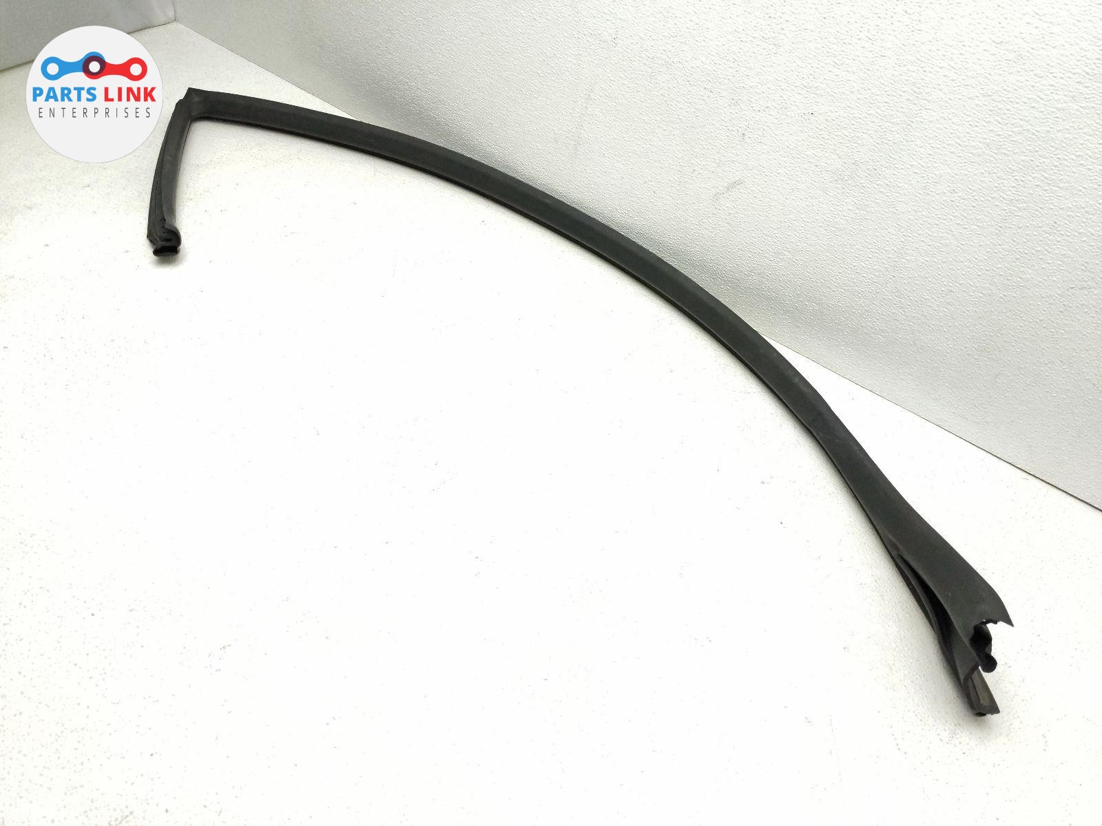 2007-19 MASERATI GRANTURISMO FRONT LEFT GASKET UPPER TRIM WINDOW RUBBER M145 OEM