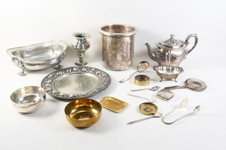 O69N59 Mixed Lot Metal Plus Silver plated including champagne cooler jug including Olri 19th/20th century