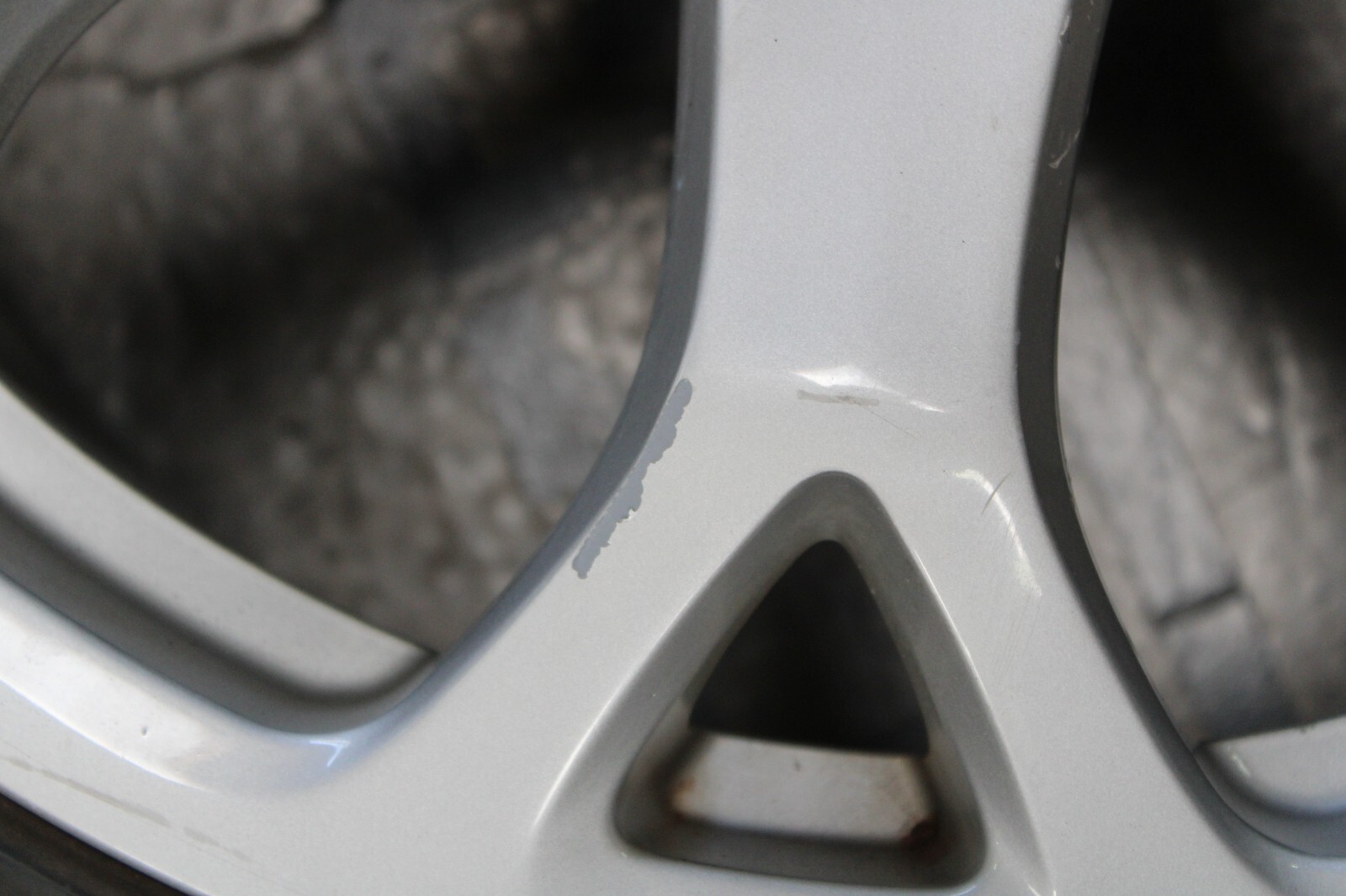 Maserati Quattroporte, Front Wheel, Needs Recon, Used, P/N 228796