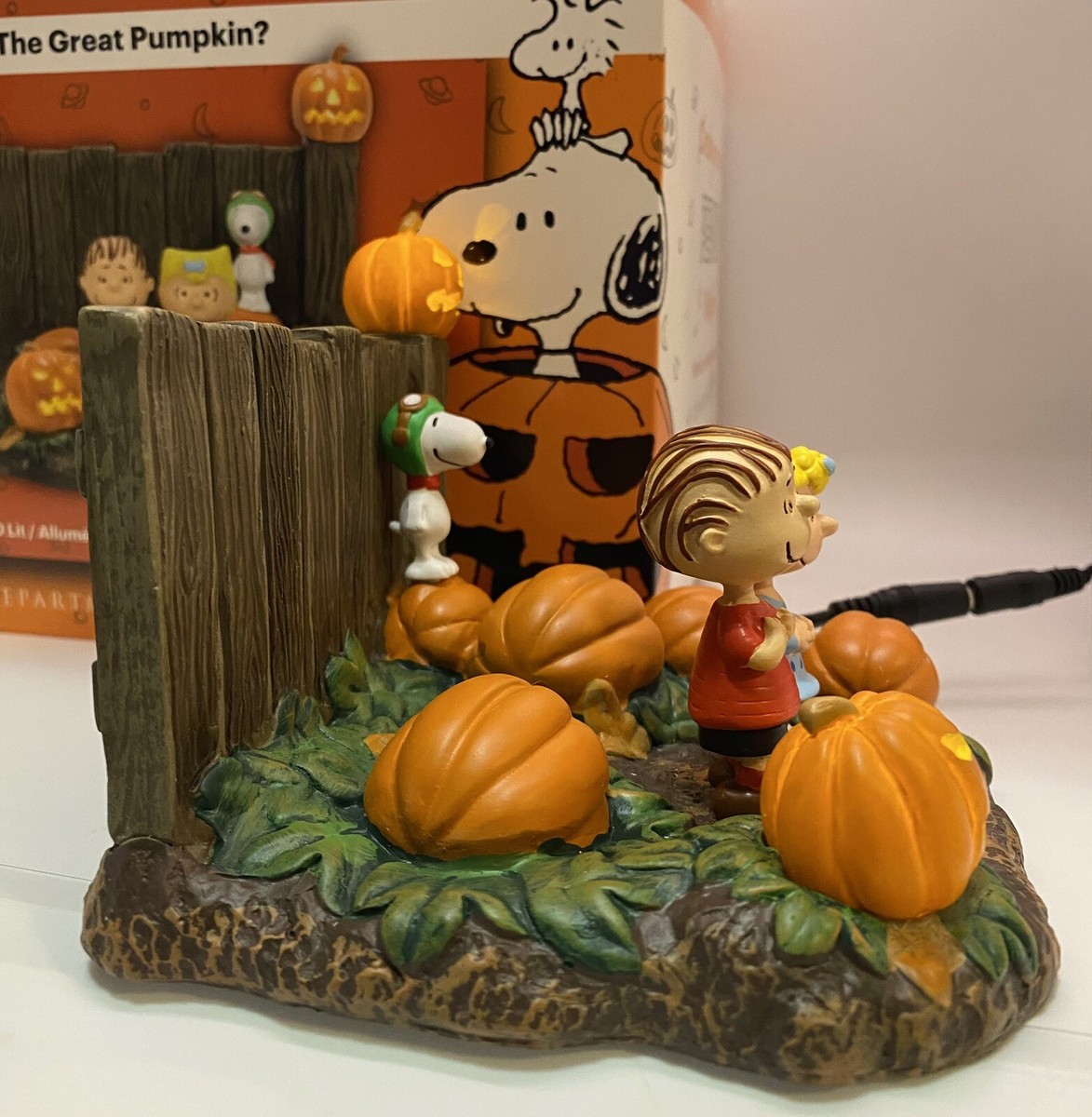 Dept 56 PEANUTS VILLAGE Is It The Great Pumpkin? Lit Figure Linus
