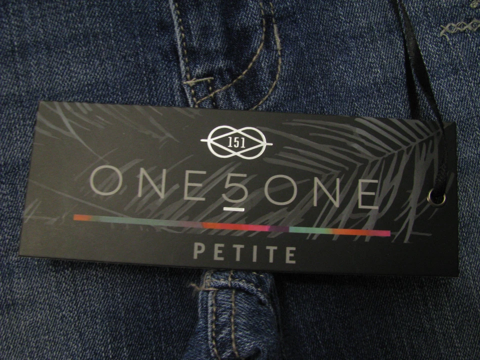 Pantalones cortos de mezclilla elásticos con puños lavado medio bordados One 5 One 1-5-1 *4 Petite Foto 2 de 4