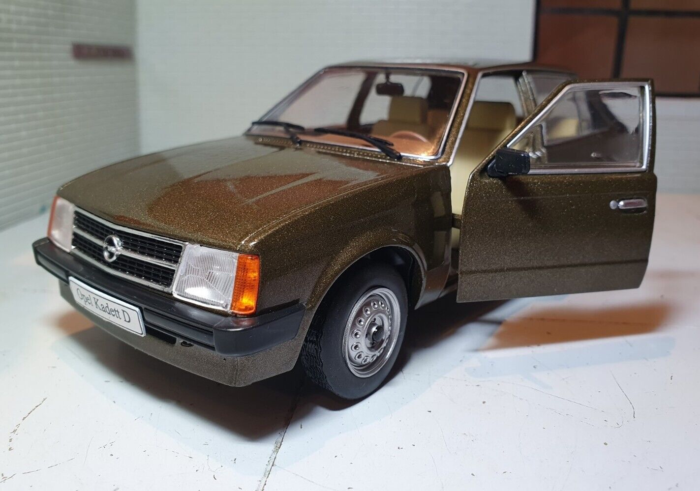 Vauxhall Astra Opel Kadett Mk 1 5 Door 1979 1.3 1:24 Scale Diecast Model Car GTE