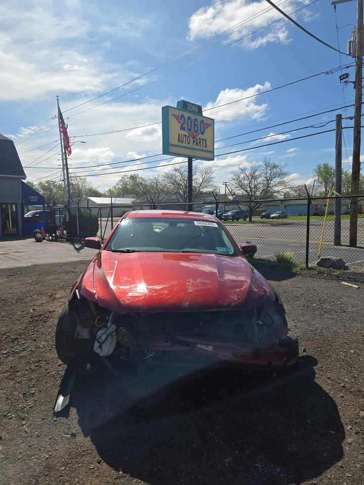 Conjunto de luz trasera derecha usado se adapta a: Ford Taurus 2014 sin paquete policial cuarto Foto 4 de 4