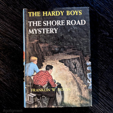 06 The Shore Road Mystery (1964): Vintage Hardy Boys Book Blue-Back