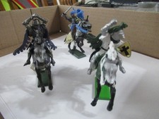 Britains Mounted Knights 1/32 Knights of the Sword 3 painted no weapons knights