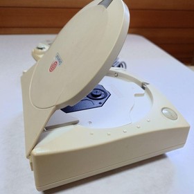 SEGA Dreamcast Console Complete Set with Controller and 4 Games including Grandi