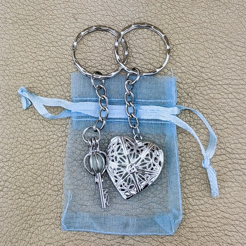 2 keychains His & Hers Heart & Key Glow in the Dark beautiful couple's keychain - Picture 11 of 11