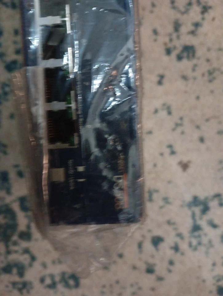 Netgear DS508 8 Port Dual Speed 10/100 Stackable Hub - Image 2 of 4